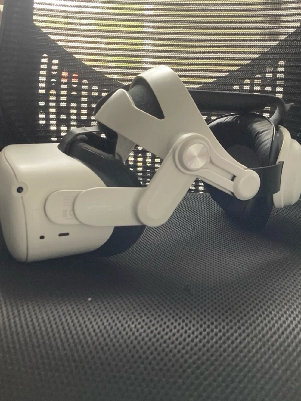 Oculus Quest Series Standalone VR Headset in White and Black